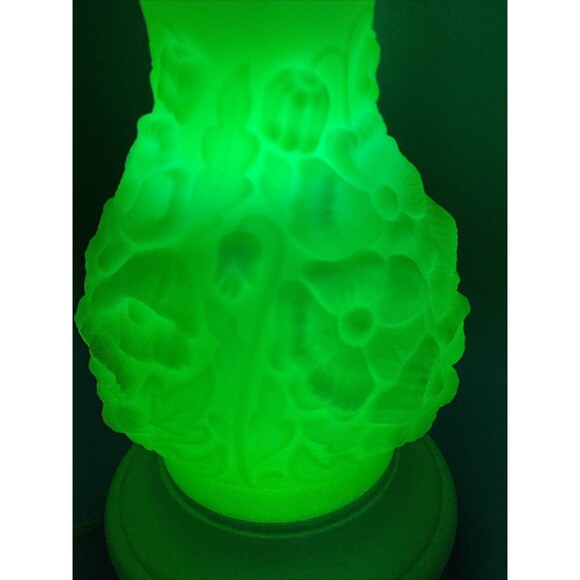 Vintage Fenton floral yellow custard poppy Uranium Shade.9.25”H,4”base,6” - Picture 13 of 16
